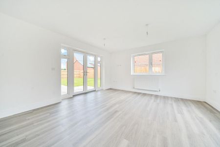 4 bedroom detached house to rent - Photo 2