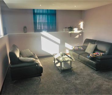 1 bedroom in a flat share to rent - Photo 3