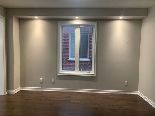 For Lease - 72 Clifford Crescent, New Tecumseth, Ontario - Photo 1