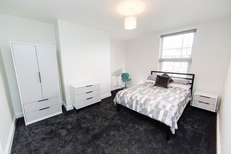 Cliff Mount, Hyde Park, Leeds - Photo 3