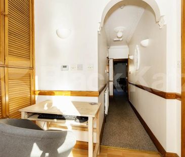 Two double bedrooms modern kitchen spacious lounge & mins to tube a... - Photo 2