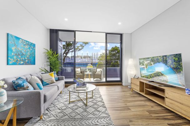 Extra Study Space | Modern Home - Photo 1