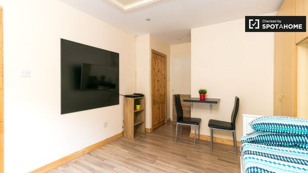 Studio apartment for rent in Clonsilla, Dublin - Photo 1
