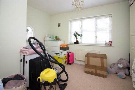 2 bedroom end of terrace house to rent - Photo 2