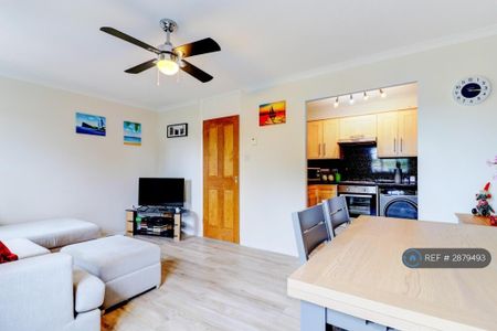 2 bedroom flat to rent - Photo 4