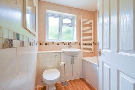 3 bedroom detached bungalow to rent - Photo 5