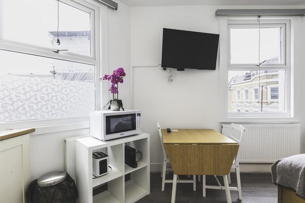 Studio to rent - Photo 1