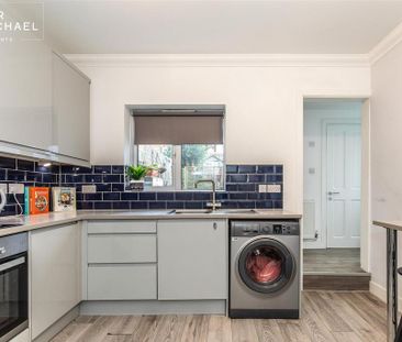 3 bedroom flat to rent - Photo 3