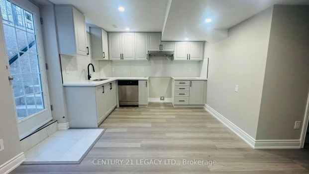 Detached Home For Lease | W9229421 - Photo 1