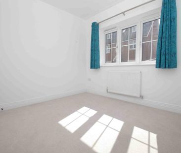 4 bedroom detached house to rent - Photo 2