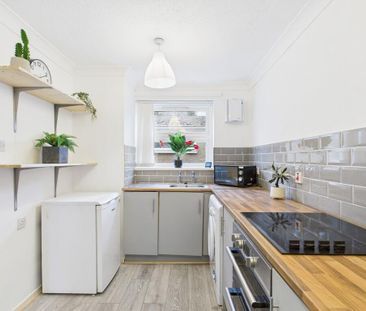 1 bedroom in a house share to rent - Photo 4