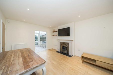 3 bedroom terraced house to rent - Photo 2
