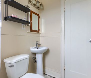 935 Jervis Street apartment — Vancouver, BC (3-Bedroom) - 3 Bedroom - Photo 2