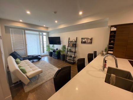 1bed, 1bath condo close to everything - Photo 3