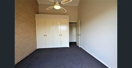2 bedroom unit down town. - Photo 2