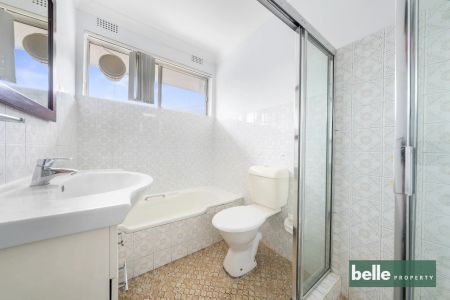 Freshly Renovated Top-Floor Retreat with Exceptional Privacy & Prime Location - Photo 5