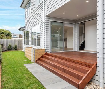 As new home in central seaside location! - Photo 1