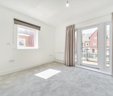 4 bedroom terraced house to rent - Photo 2