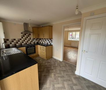 2 bedroom semi-detached house to rent - Photo 3