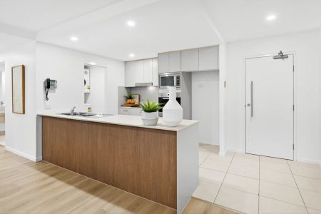 Beautifully presented ground floor apartment - Photo 2