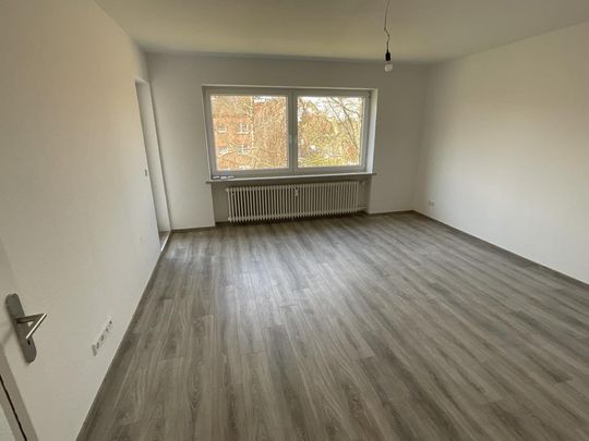 Bereits modernisierte 3 -ZKB-Balkonwohnung in Heppens zu vermieten! - Photo 1