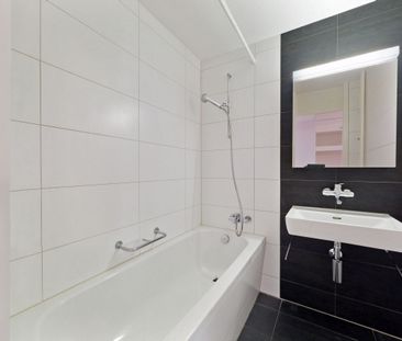 Bright, large and modern - Photo 2