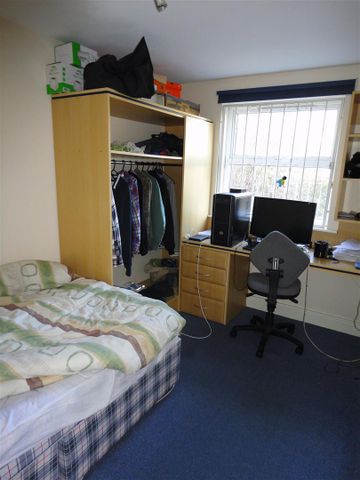 Flat 8, Headingley Rise Welton Road, Hyde Park, Leeds, LS6 1EE - Photo 2