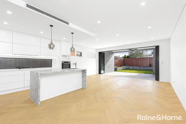 Near Near Duplex - Photo 1