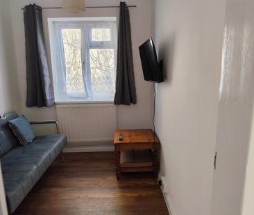 Room in a Shared Flat, Acton, W3 - Photo 1