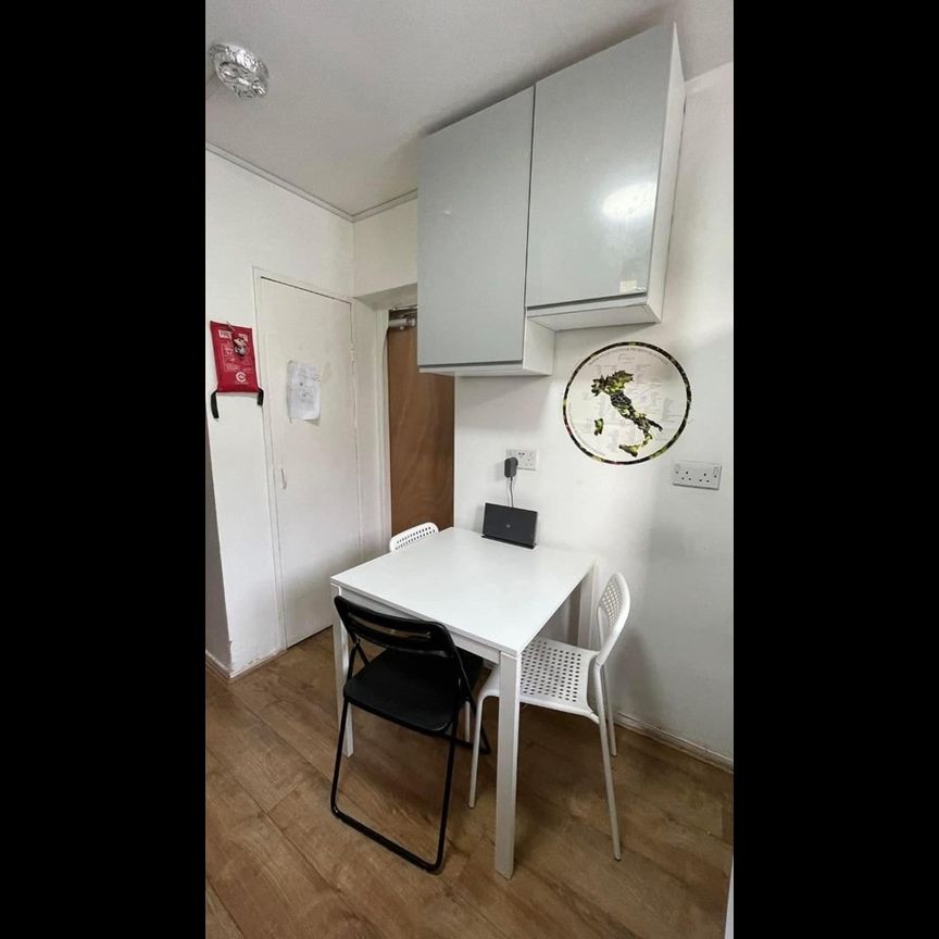 Room in a Shared House, Saracen Street, E14 - Photo 1