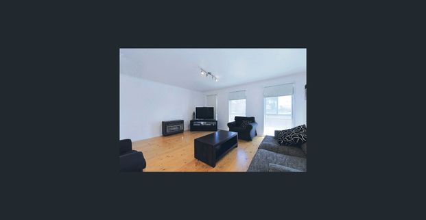 SPACIOUS FAMILY HOME - Photo 1