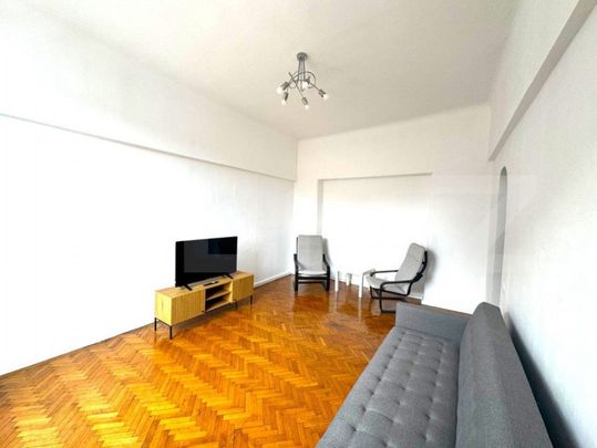 Decomandat, mobilat si utilat Parcul Carol - Fotografie 1