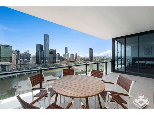 Modern 2-Bedroom + Study Apartment with Breath-taking River Views - Photo 1