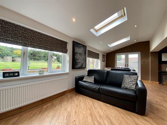 4 bedroom detached house to rent - Photo 1