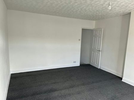 Terraced House to rent on - Photo 2