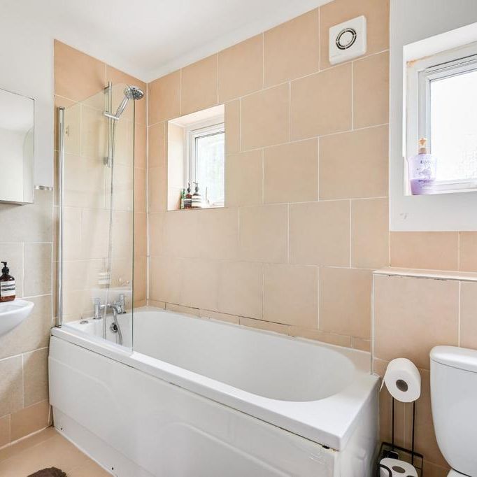 3 bedroom end of terrace house to rent - Photo 1