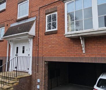 Gledhow Valley Road, Leeds, LS17 6LX - Photo 2