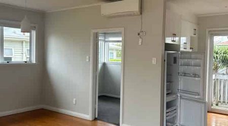 Stylish 3-Bed Bungalow - Photo 4