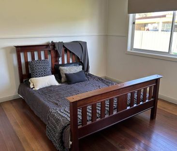 CHARMING 2 BEDROOM HOME IN PRIME LOCATION! - Photo 4