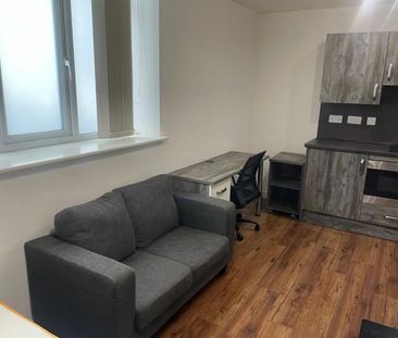 Studio to rent - Photo 2