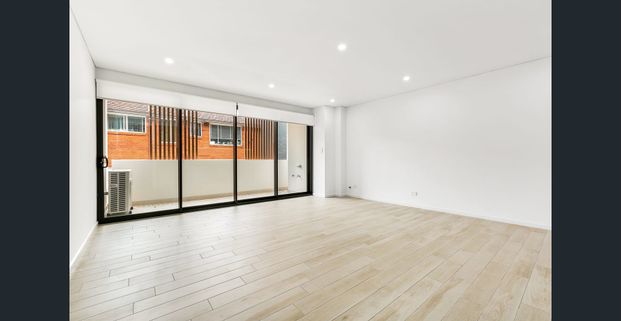 Modern One-Bedroom Living in Prime Location - Photo 1