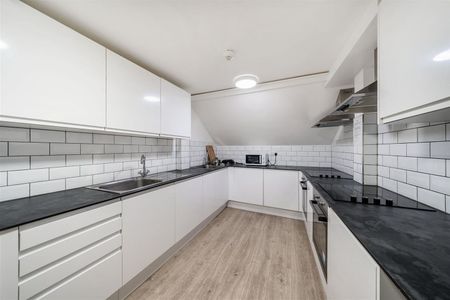 Studio Flat, Coldharbour Lane, SW9 - Photo 2