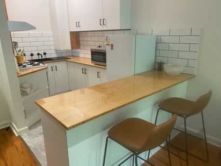 2 Bedroom Renovated Beauty - Photo 2