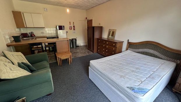 Studio to rent - Photo 1