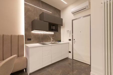 Via Francesco Daverio, Milan, Lombardy 20122 - Photo 3