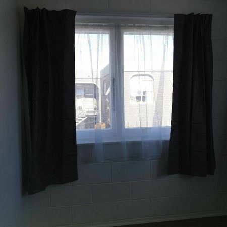 Refurbished unit close to CBD - Photo 4