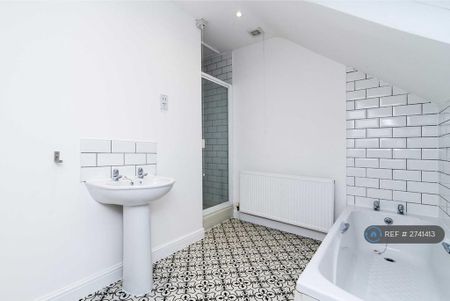 3 bedroom terraced house to rent - Photo 4