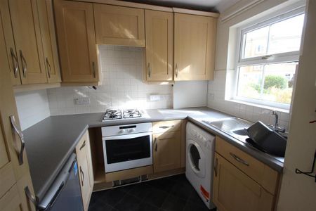 3 bedroom flat to rent - Photo 5