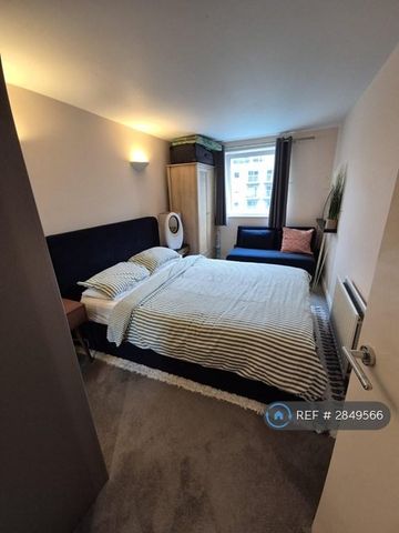 2 bedroom flat to rent - Photo 4