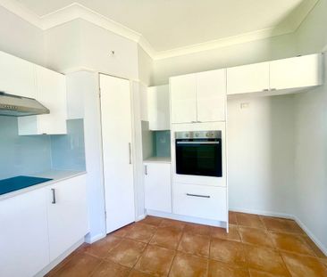 Charming Family Home - Photo 2